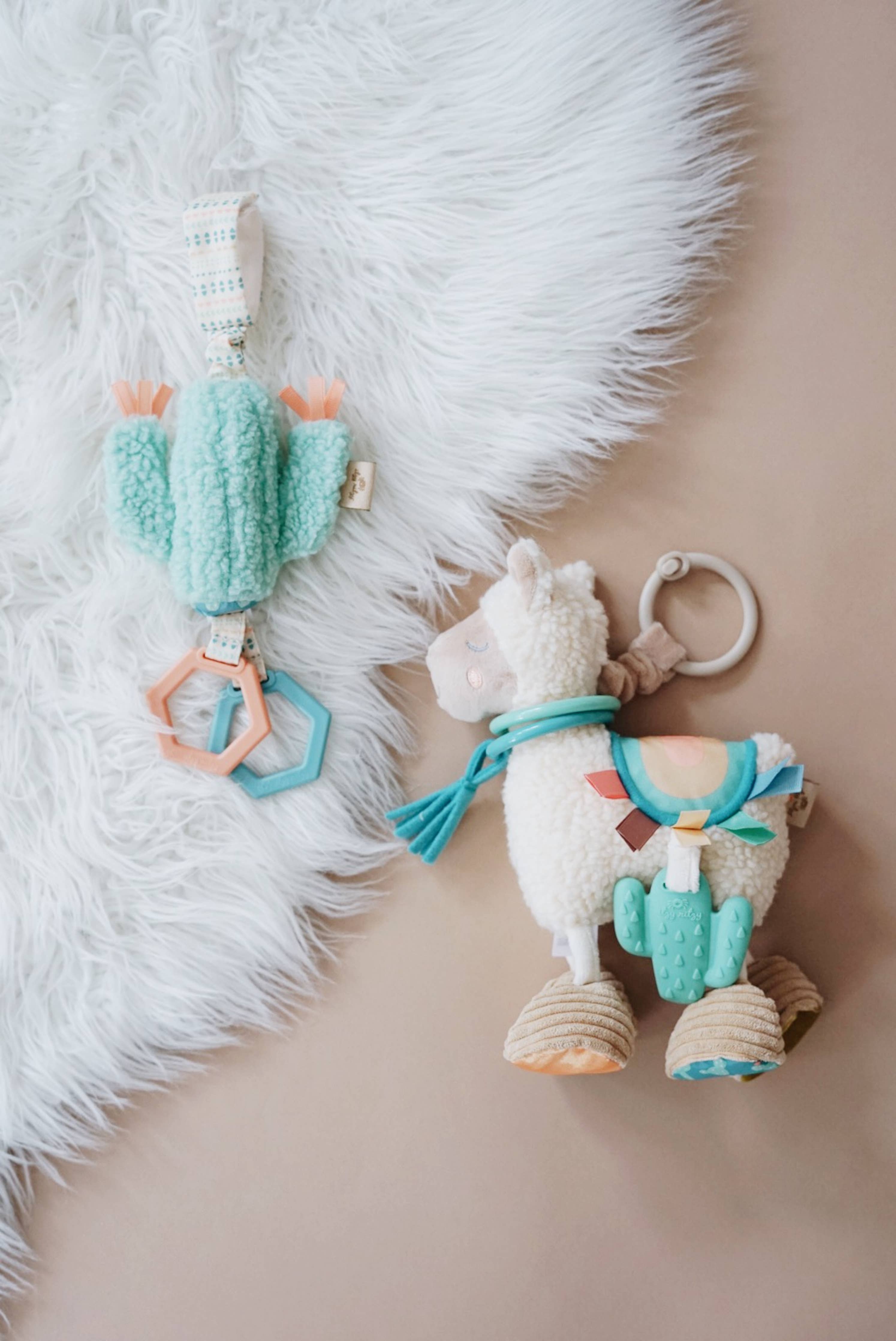 LLAMA Itzy Friends Link & Love™ Activity Plush with Teether Toy